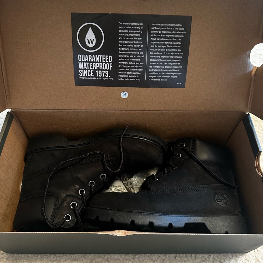Timberland Youth Classic 6” Waterproof  Black Nubuck Leather Boots {Size 13.5}